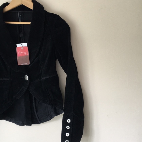 🆕 FOXY JEANS | Hi-Lo Velvet Blazer - Picture 5 of 8